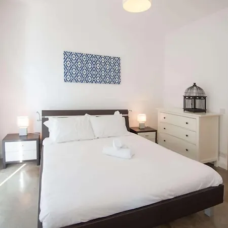St Julians Penthouse With Large Terrace